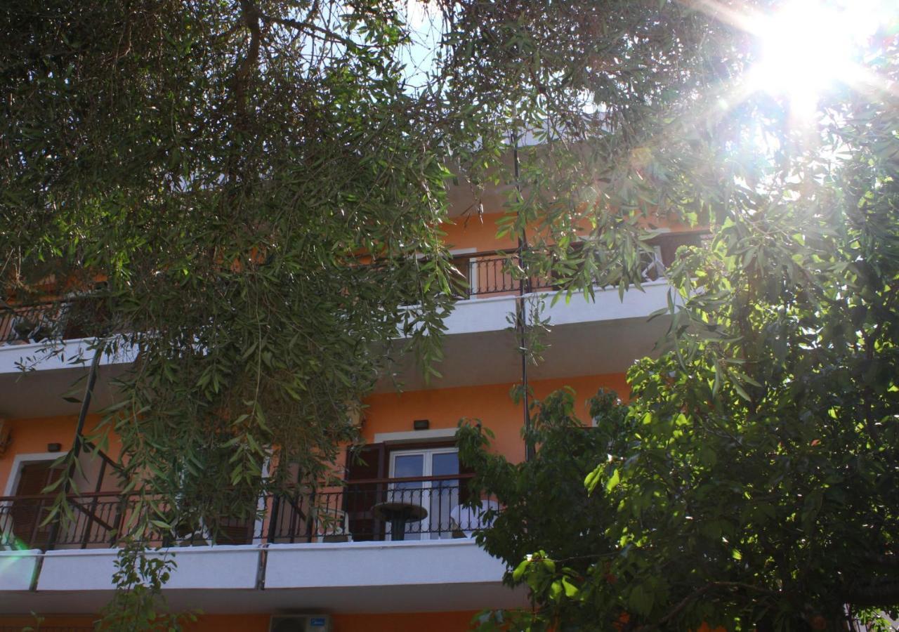 Tina Hotel Дассия Экстерьер фото