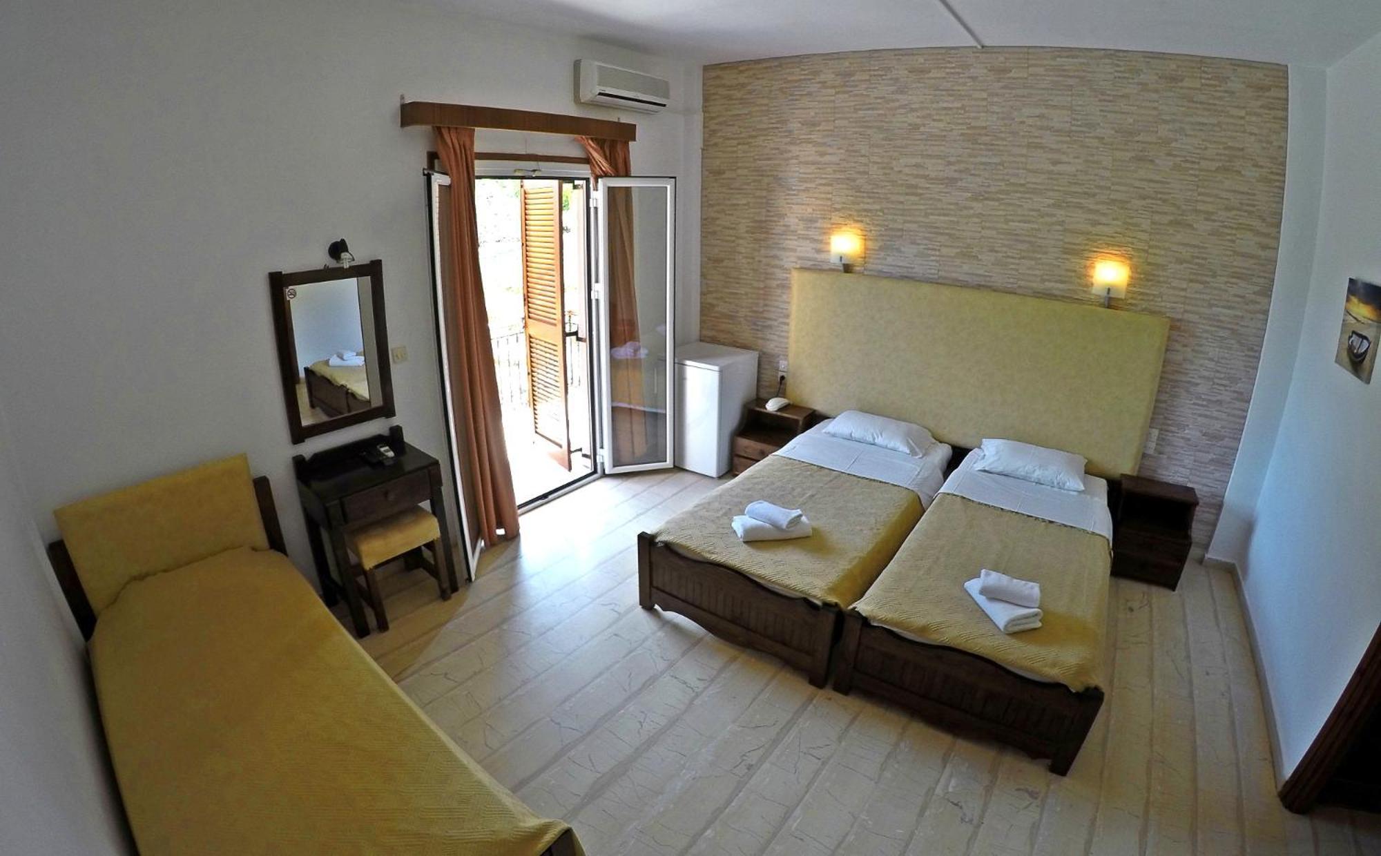 Tina Hotel Дассия Экстерьер фото