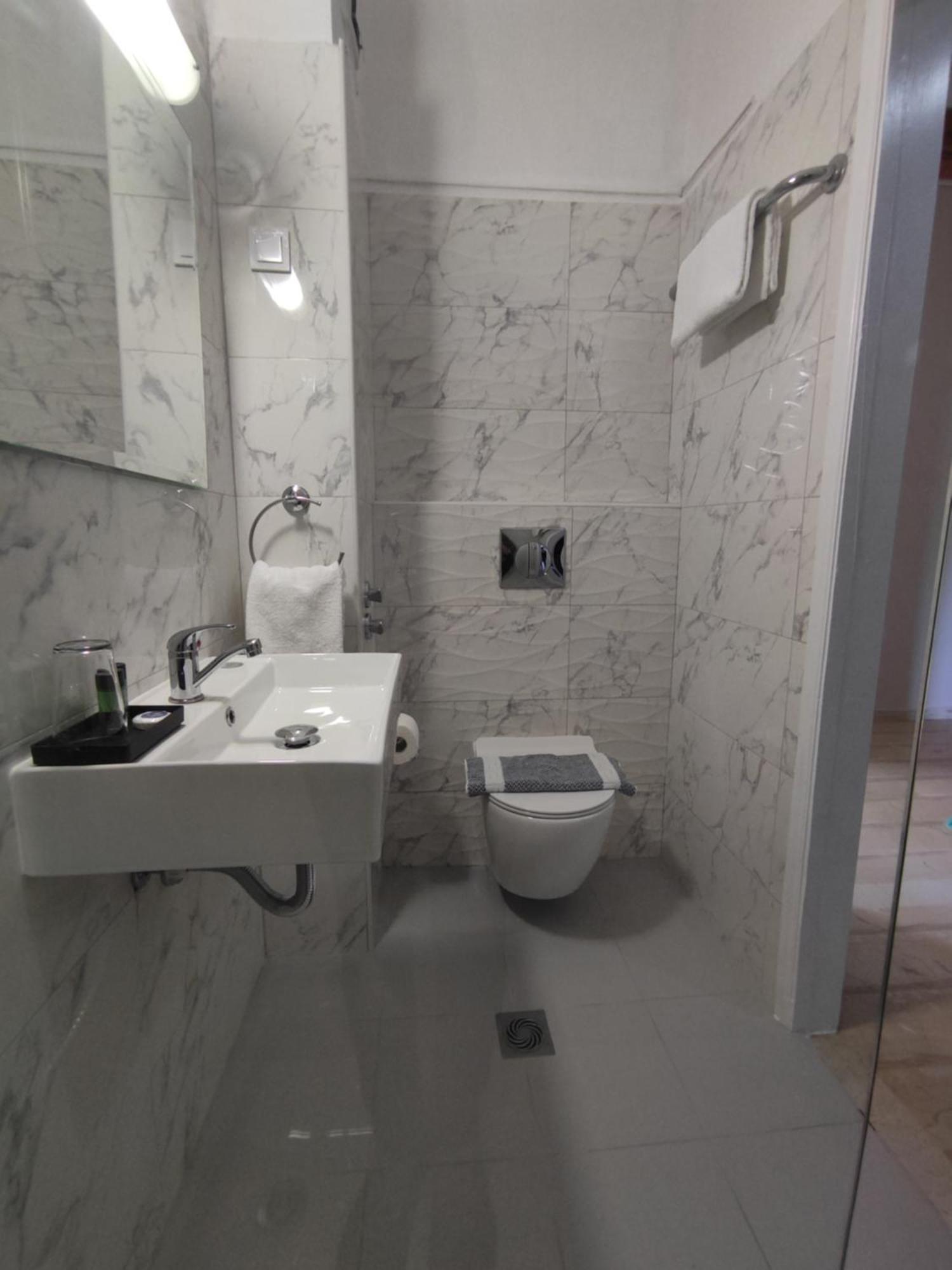 Tina Hotel Дассия Экстерьер фото