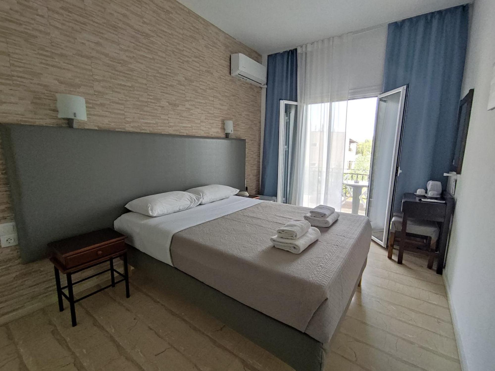 Tina Hotel Дассия Экстерьер фото