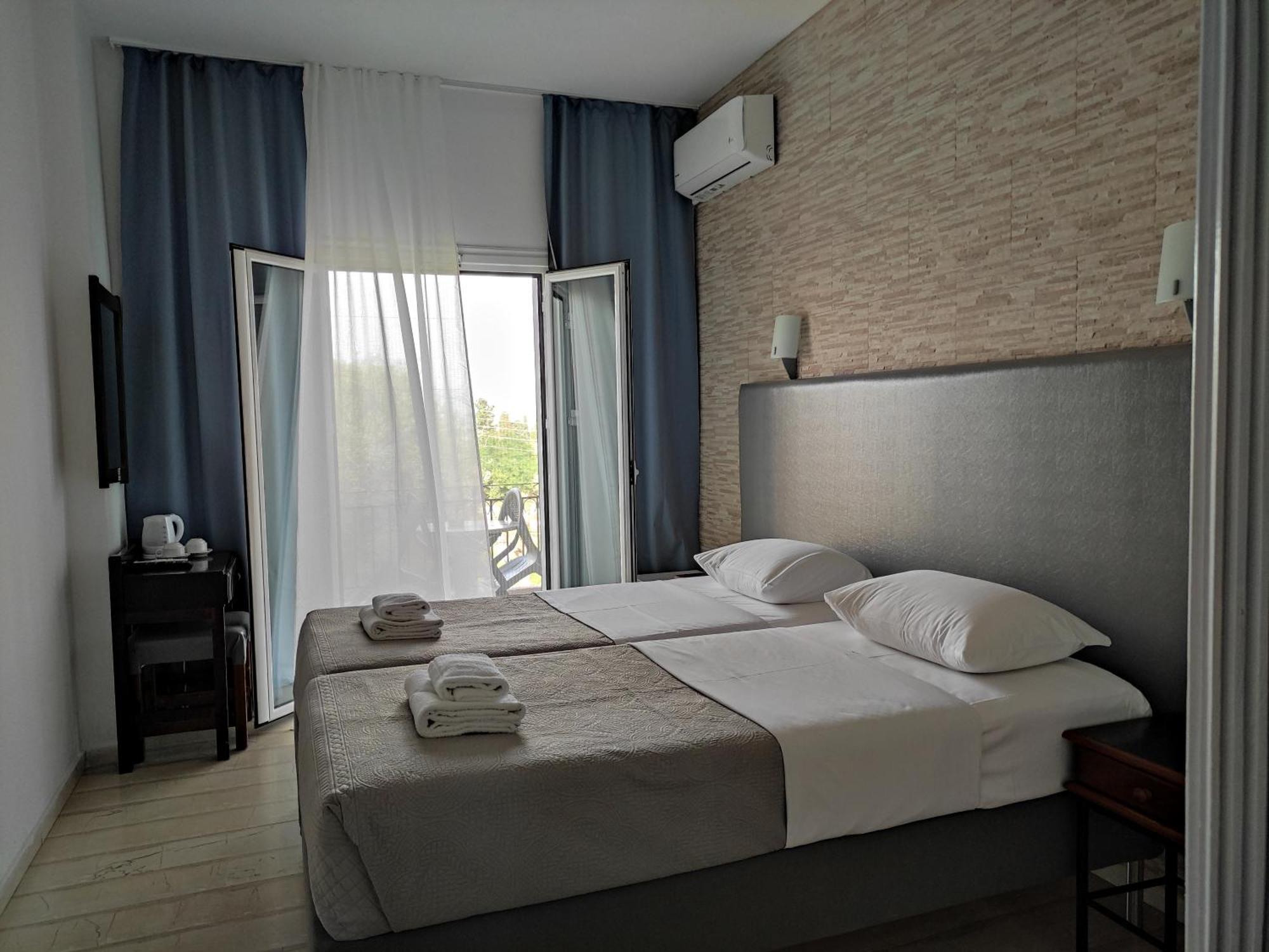 Tina Hotel Дассия Экстерьер фото